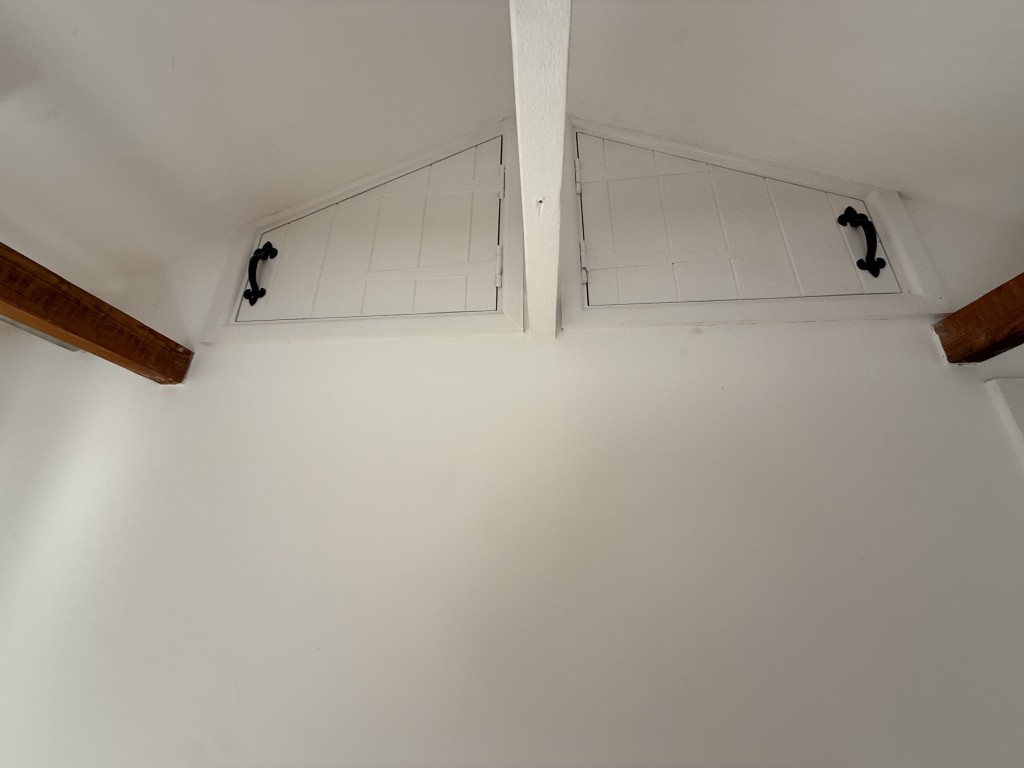 Lot: 126 - ONE-BEDROOM COTTAGE FOR UPDATING - bedroom storage cupboards